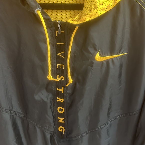 Retro NIKE Livestrong Black/Yellow Hooded NikeFit 1/4 Zip Windbreaker Size L - Picture 2 of 9